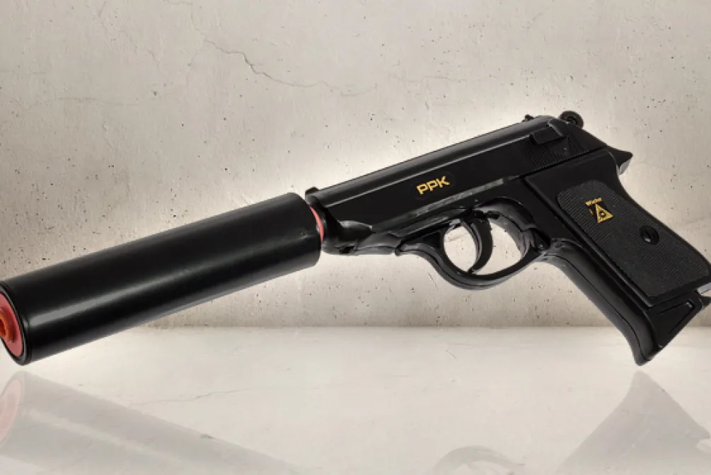 Rodes James Bond Pistol inkl lyddæmper – Til knaldkrudt New